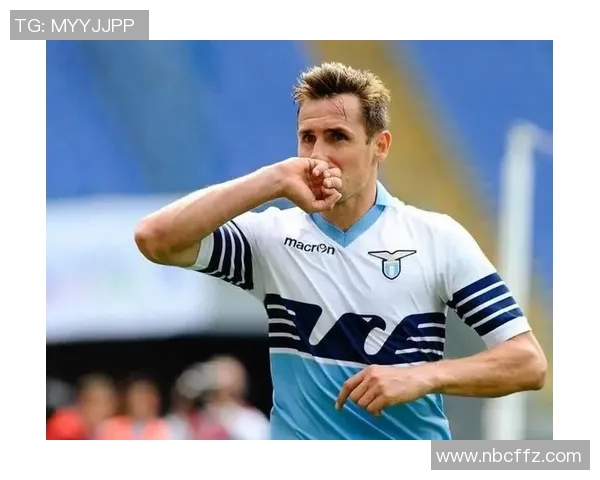 德国足球明星照展现传奇球员风采与激情瞬间的精彩回顾