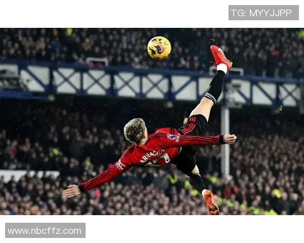 英俊足球明星的魅力瞬间展现，尽显运动风采与个人魅力的完美结合